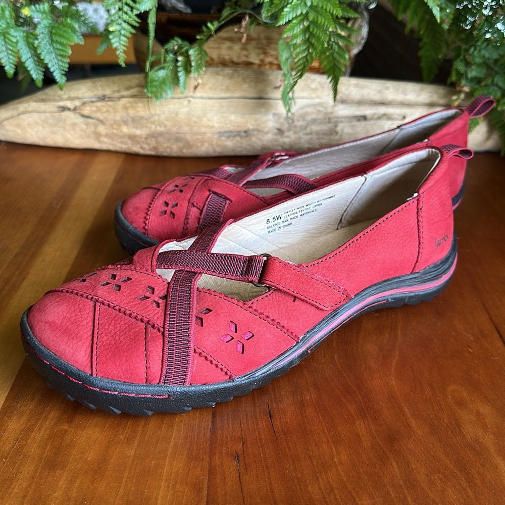 Jambu Hayley red leather comfort maryjane w/hook and loop closure. Size 8.5 Wide